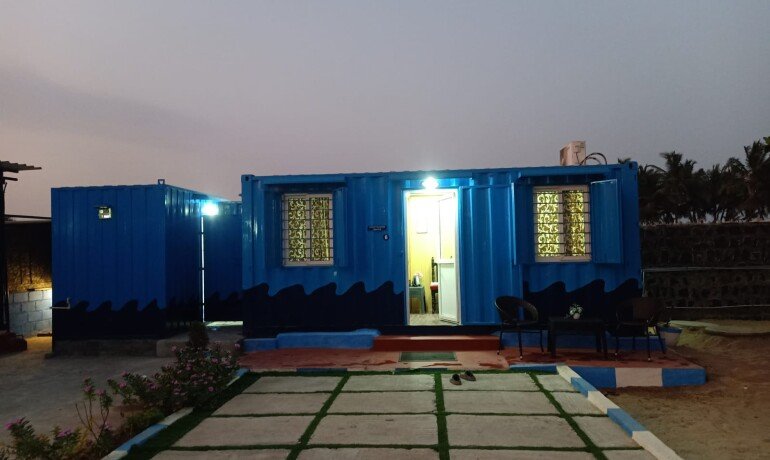 Container Suite (Triple Beds)