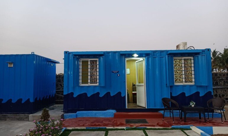 Container Suite (Triple Beds)
